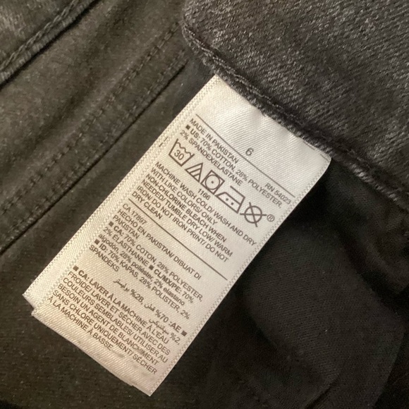 2 Pair Old Navy‎ Cuffed Wow Shorts Size 6 Washed Black & Bright White - Picture 2 of 14